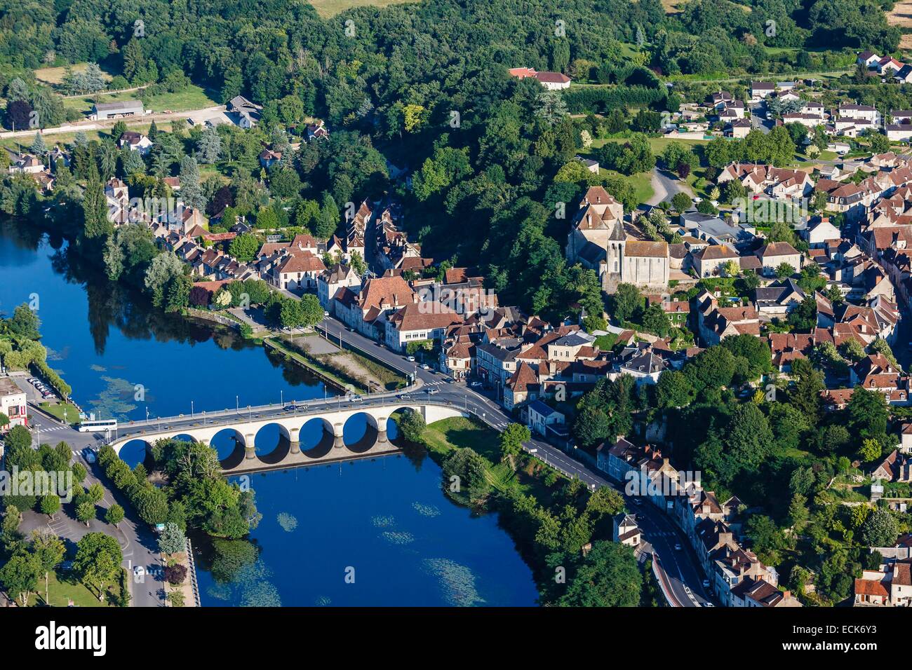 Francia, Indre, Le Blanc, la ciudad (vista aérea) Foto de stock