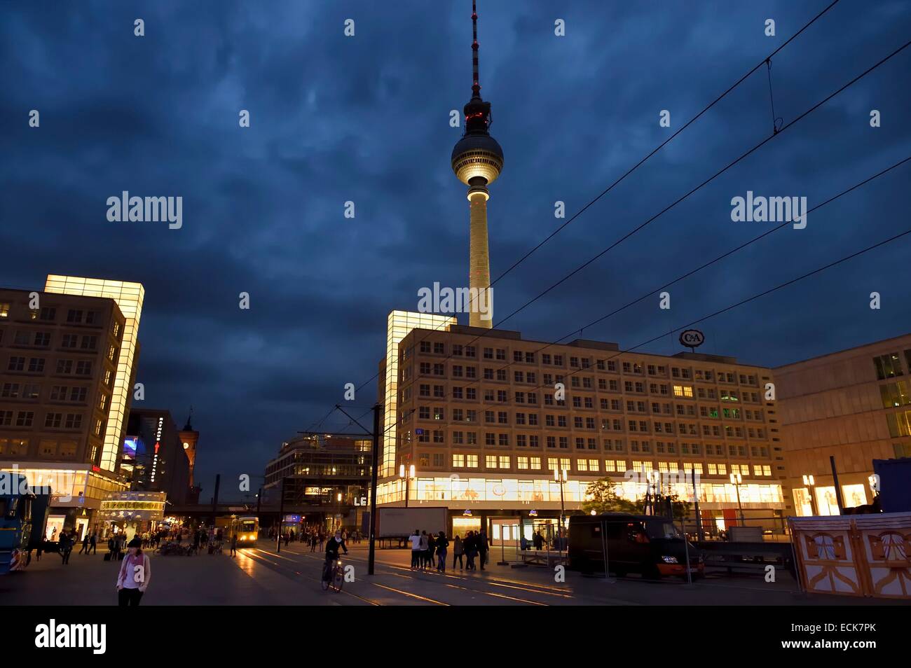 Alemania, Berlín, Berlín-Mitte, Alexanderplatz y la torre de TV Foto de stock