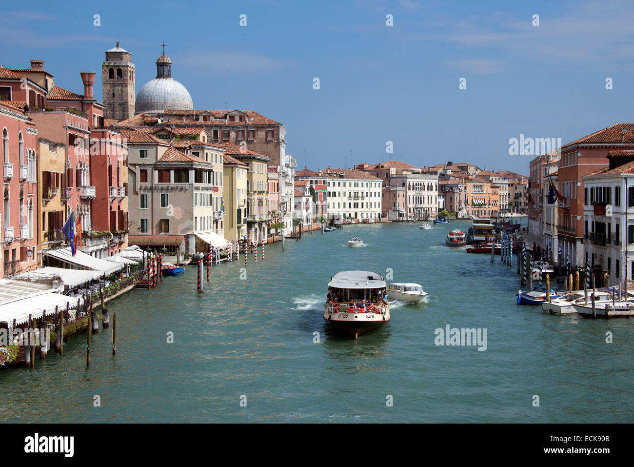 Vista del Gran Canal desde el Ponte dei Scalzi Venecia Italia Foto de stock