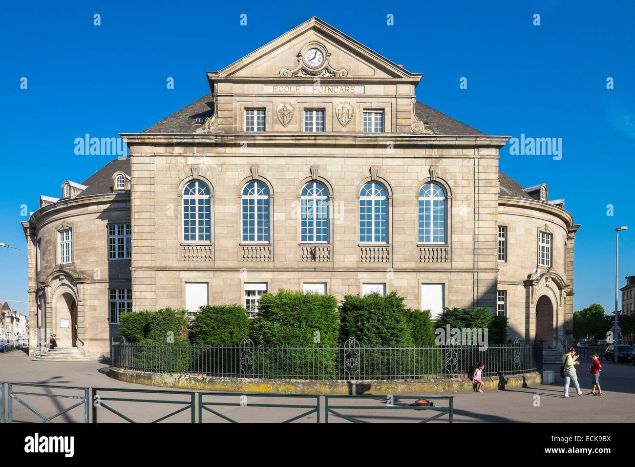 Francia, Moselle, Thionville, la ciudad vieja, Poincare school Foto de stock