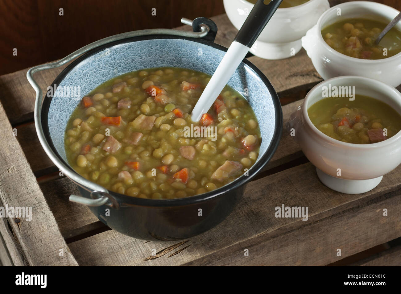 Sopa de guisantes escandinavo Foto de stock