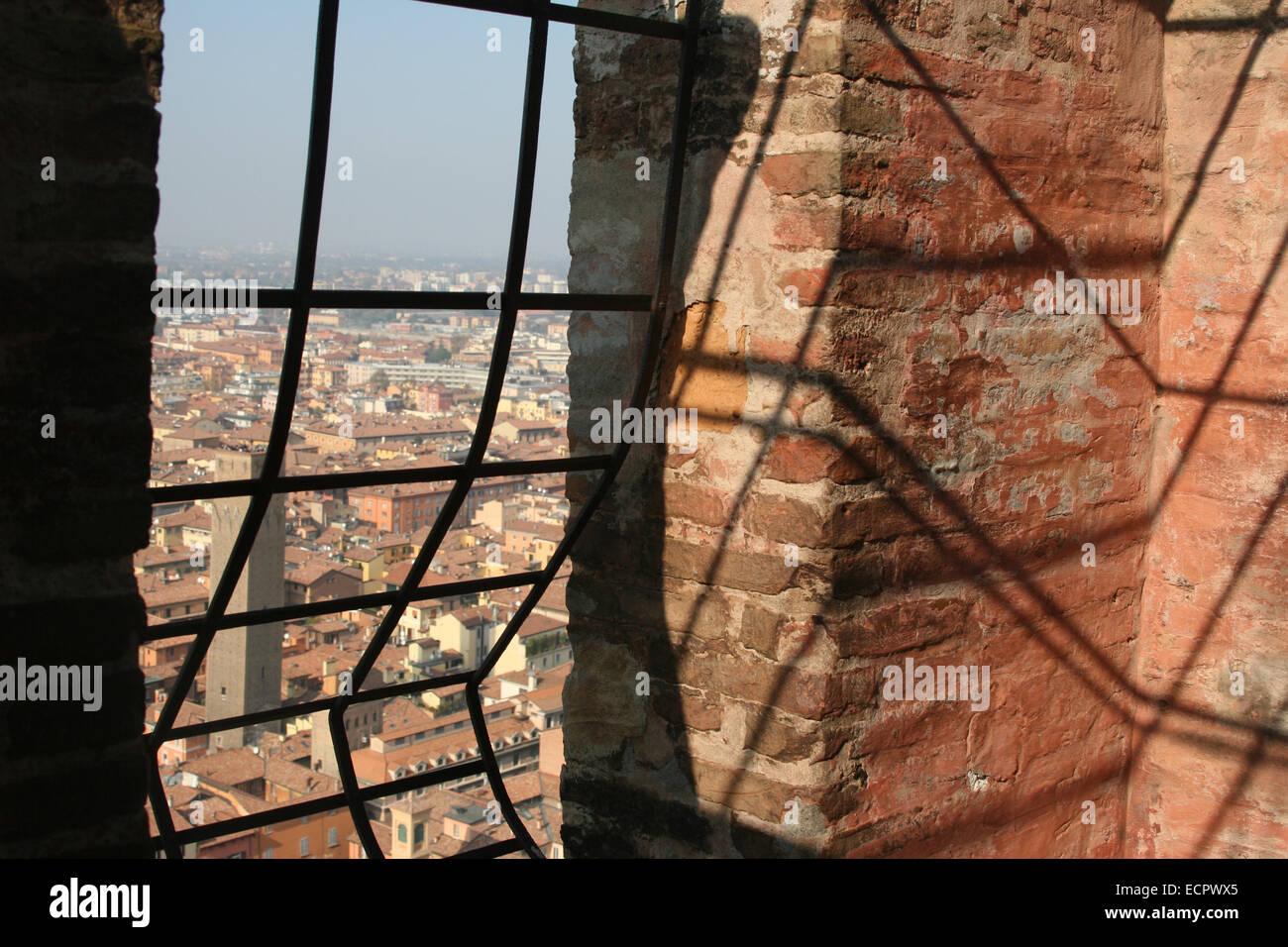 Bolonia Italia vista tower tejados Foto de stock
