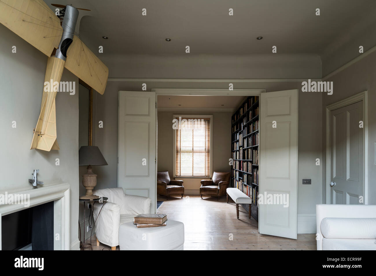 Llaves de cabinas, habitaciones y armarios colgados en el armario de pared  Fotografía de stock - Alamy