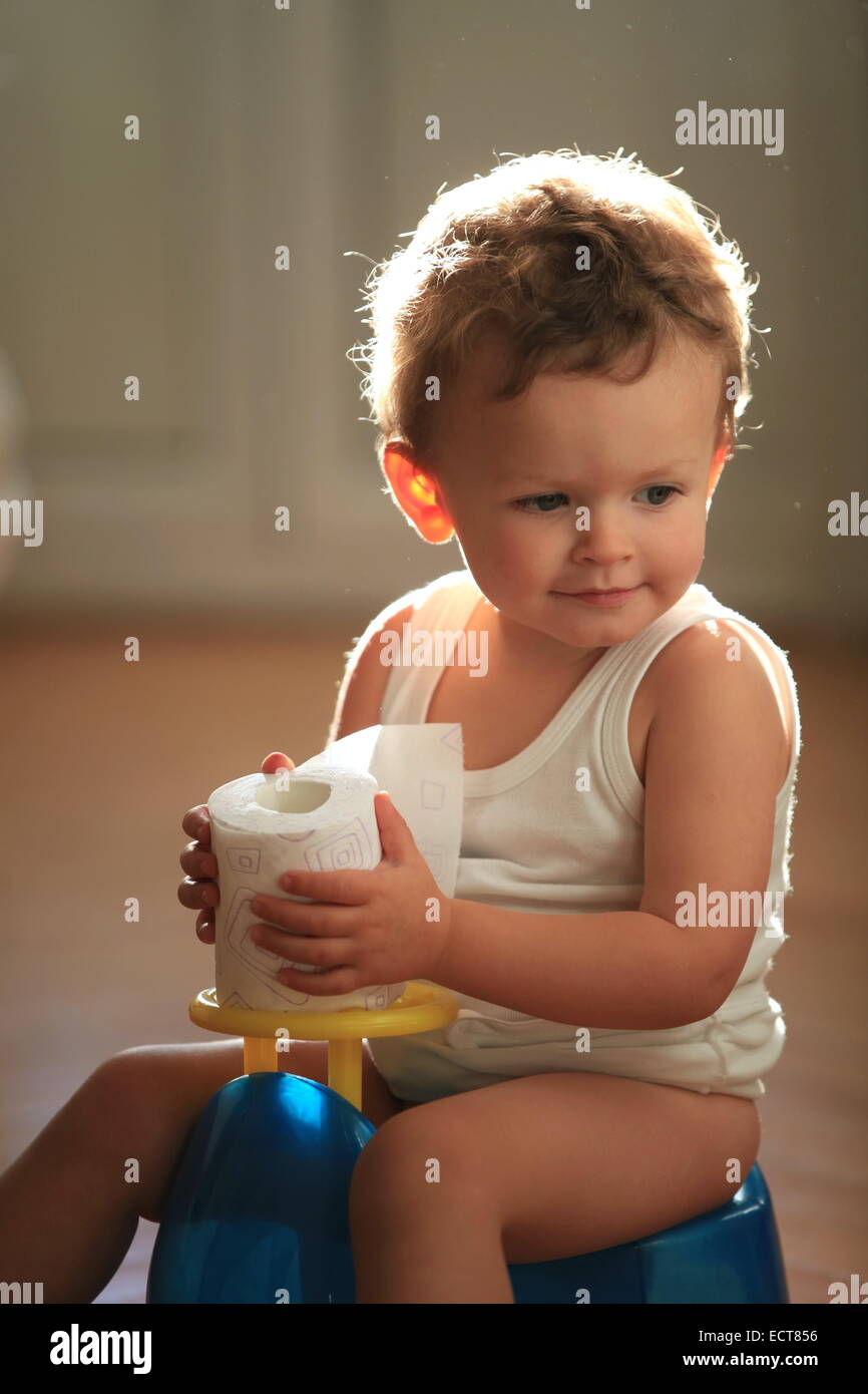 Baby toilet fotografías e imágenes de alta resolución - Alamy