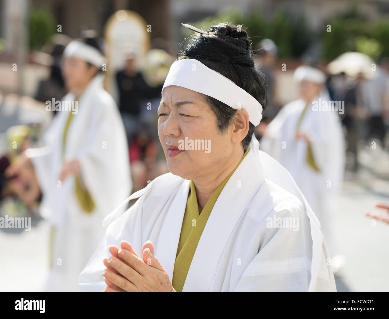 Yuta / noro / sacerdotisa en el Castillo de Shuri festival celebrado en la ciudad de Naha, Okinawa. Foto de stock