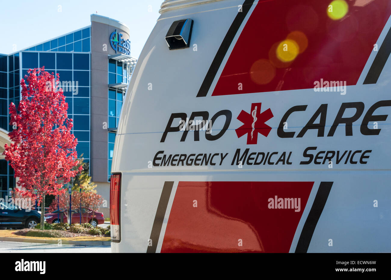 Ambulancia EMS en Emory Eastside Medical Center en Snellville (metro) en Atlanta, Georgia, EUA. Foto de stock