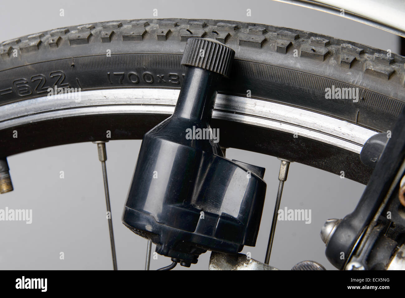 Cerca en un generador de bicicleta Fotografía de stock - Alamy