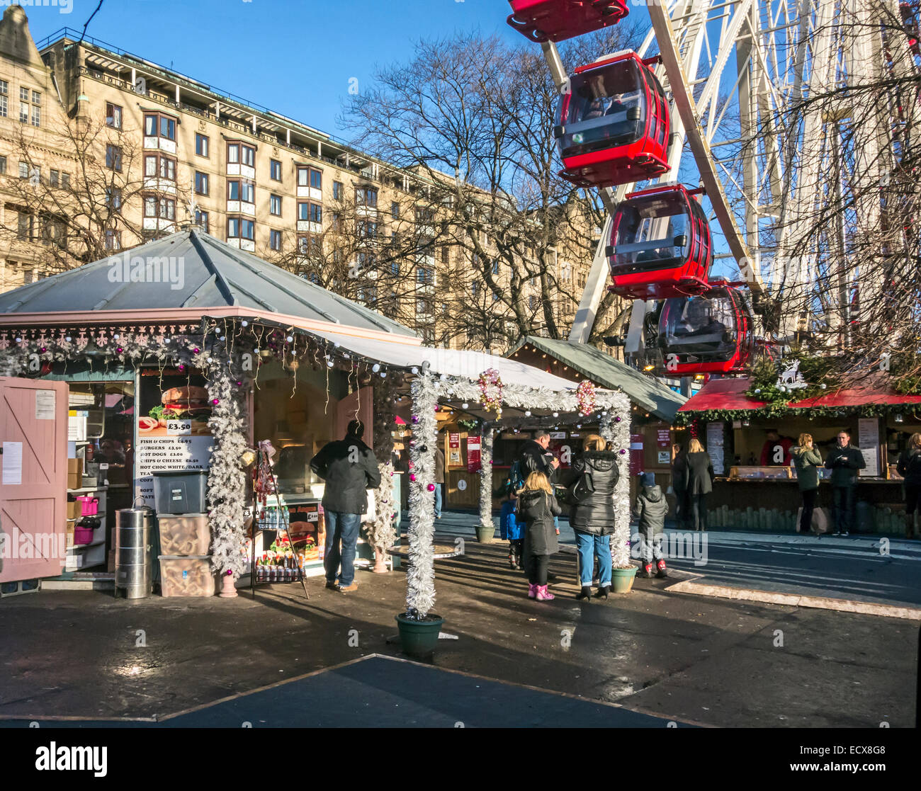 Edimburgo 2014 Mercado de Navidad en los jardines de Princes Street Edinburgh Escocia Foto de stock