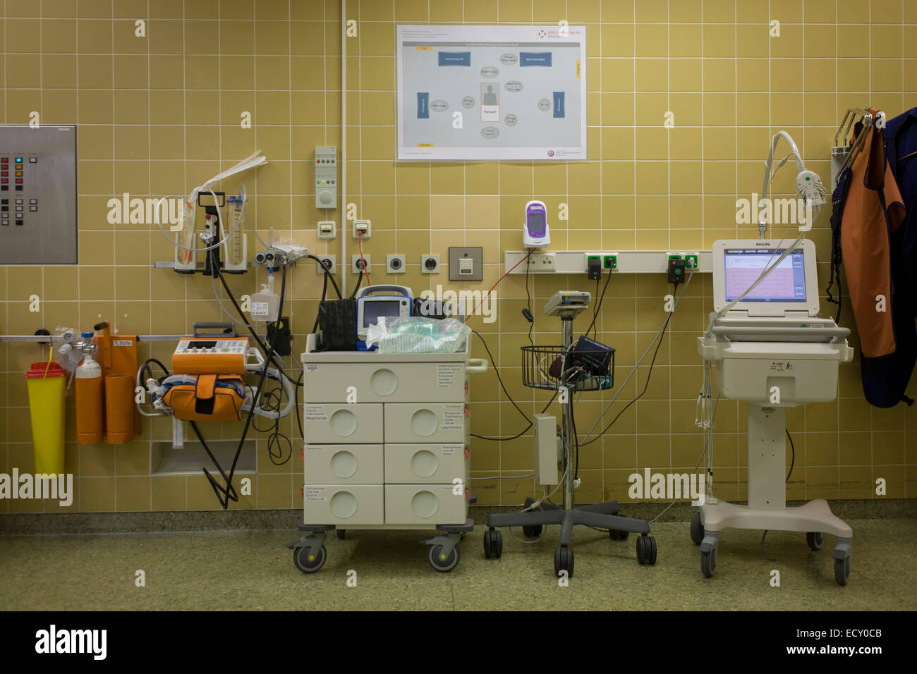 Los equipos de monitorización de maternidad en el hospital de la Cruz Roja Alemana, Berlín. Foto de stock