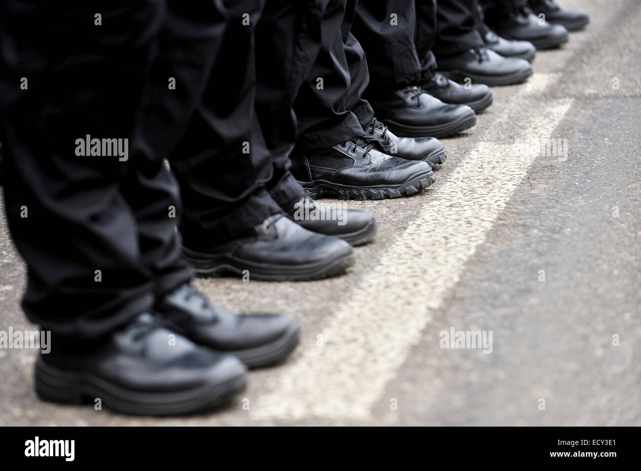 Detalle de negro con botas militares en una fila durante el desfile  Fotografía de stock - Alamy