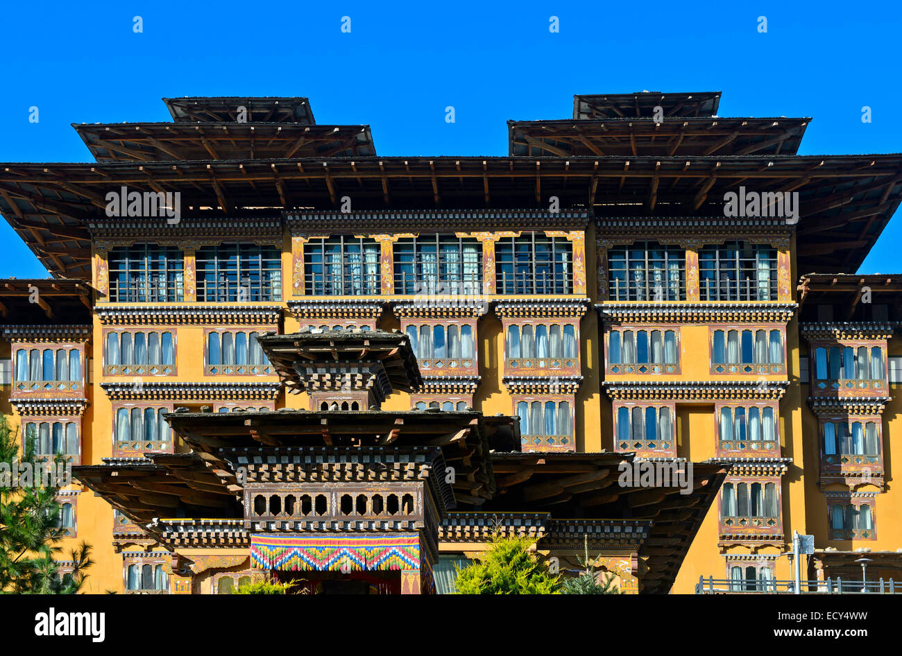 Hotel Taj Tashi, Vista exterior, Thimphu, Bután Foto de stock