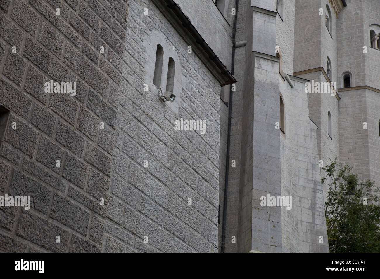 El castillo de Neuschwanstein pared exterior cerrar Foto de stock