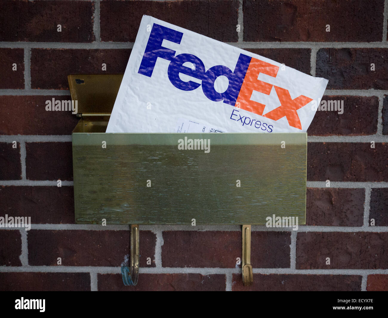 Buzón de paquetería Fedex Foto de stock
