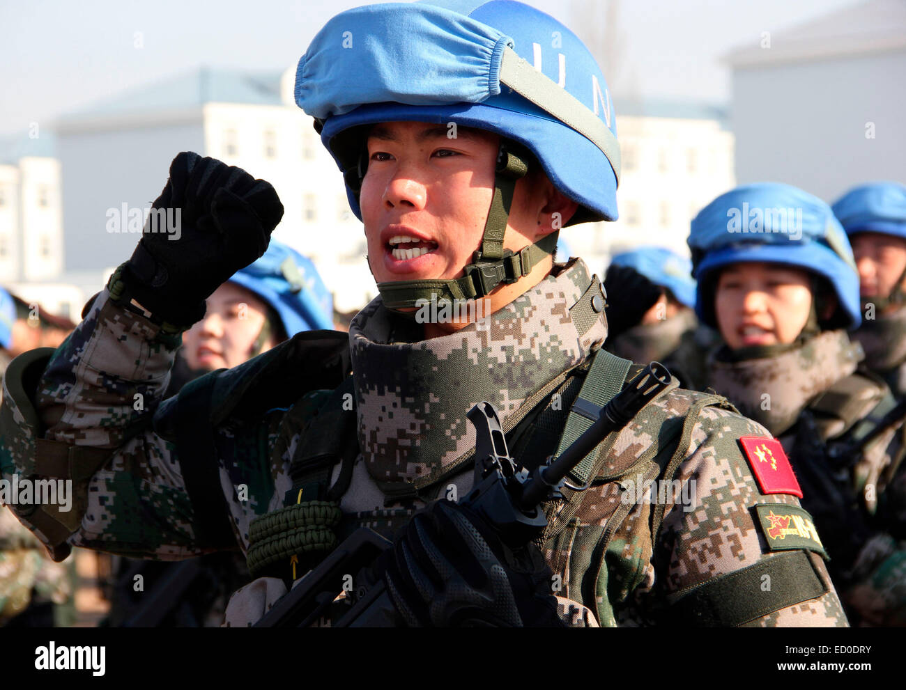 Laiyang, Shandong, China. 22 Dec, 2014. Chino primer batallón de infantería de mantenimiento de la paz va a ir al sur de Sudán para la misión de mantenimiento de la paz en Laiyang, Shandong, China el 22 de diciembre de 2014. Crédito: TopPhoto/Alamy Live News Foto de stock