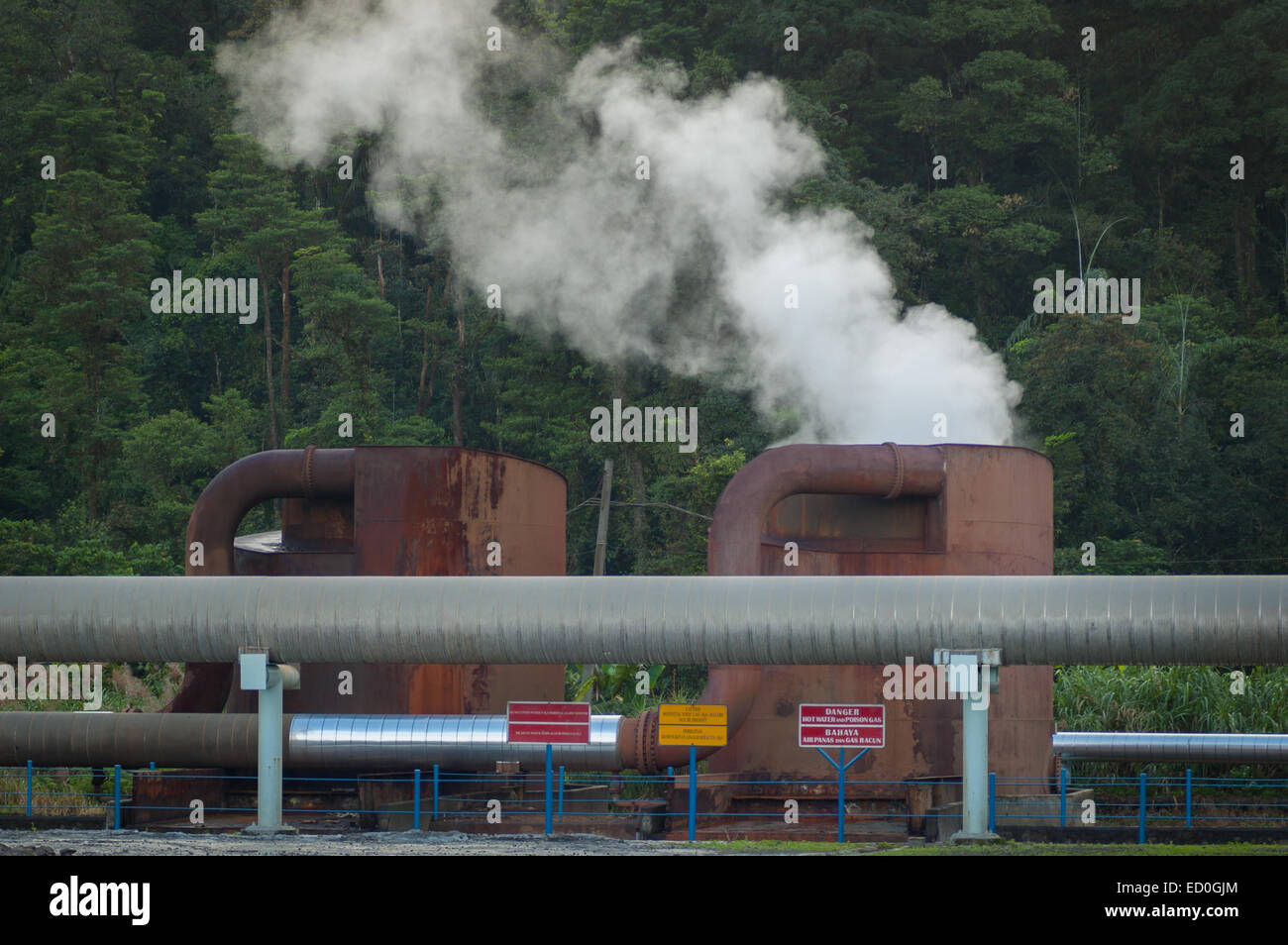 Instalación de Chevron en su operación geotérmica en la zona de Mount Salak, Java Occidental, Indonesia. Foto de stock