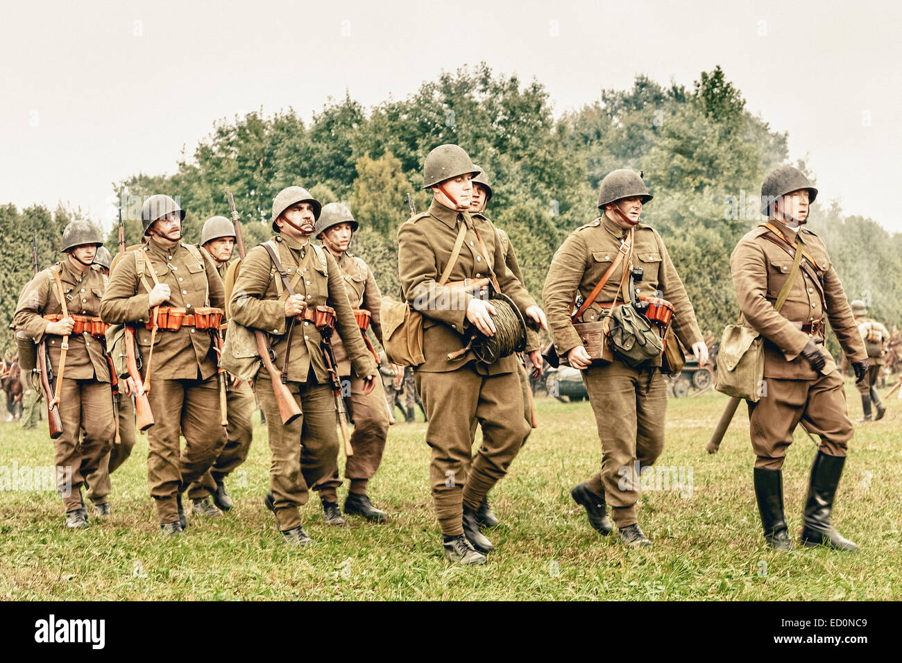 Soldados de infantería polaca durante la segunda guerra mundial Batalla de  Lomianki - recreación histórica, Polonia Fotografía de stock - Alamy