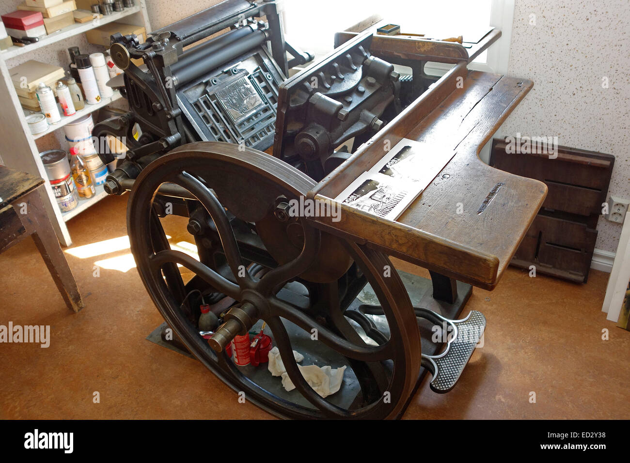 Letterpress printing machine fotografías e imágenes de alta resolución -  Alamy