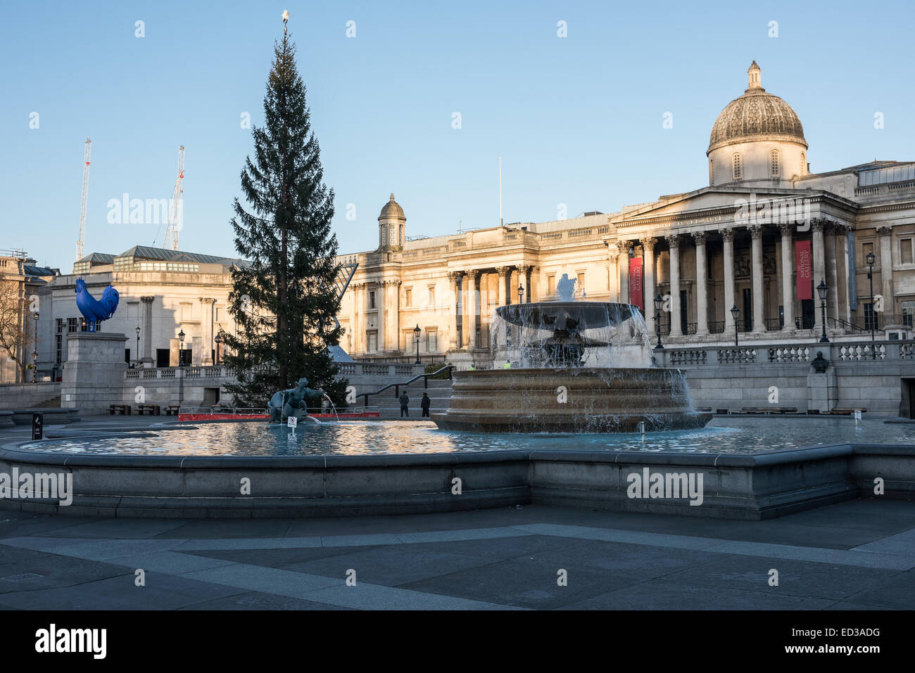 Londres, Reino Unido. 25 Dec, 2014. Trafalgar Square en Londres en temprano la mañana de Navidad. Crédito: Piero Cruciatti/Alamy Live News Foto de stock