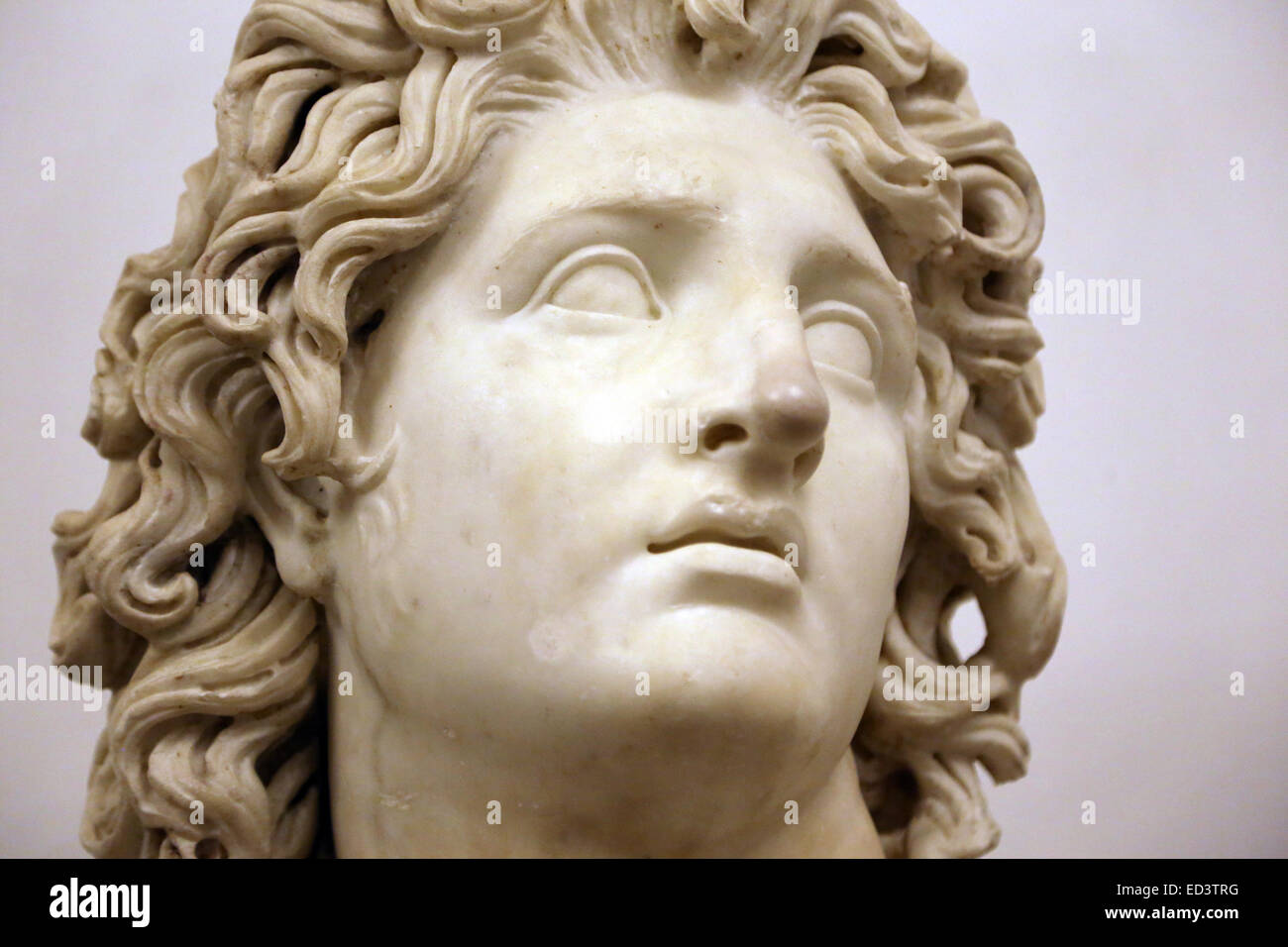Alejandro III el Magno (-356-323). Rey de Macedonia (-336 a -323). Busto de Alexander-Helios. 3ª-2ª BC. Los Museos Capitolinos. Foto de stock
