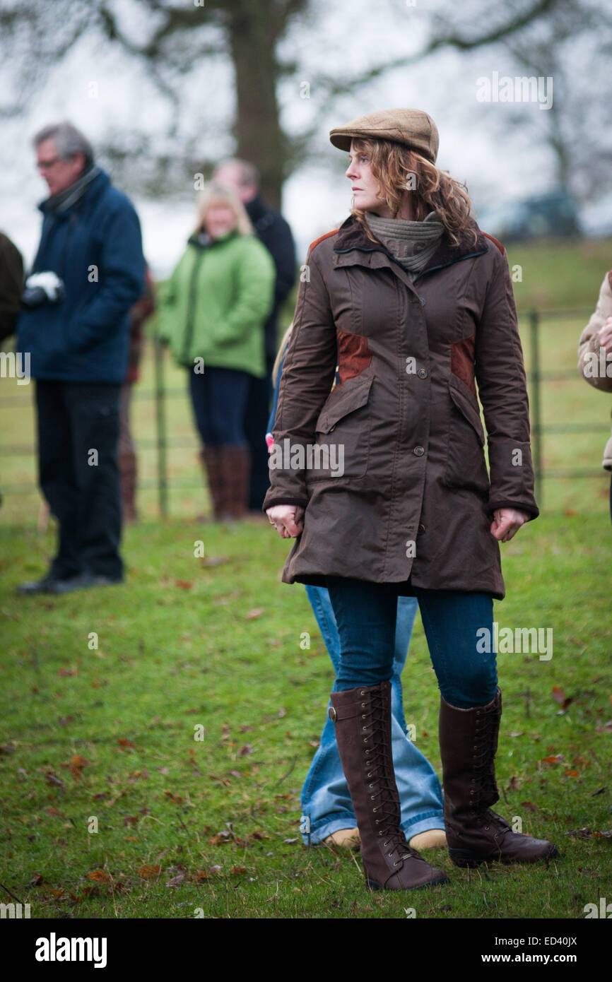 Elegante ropa de mujer en el país en el Boxing Day Hunt Staffordshire,  Reino Unido. 26 Dec, 2014. El Boxing Day anual encuentro de la Meynell y  personal del sur de caza