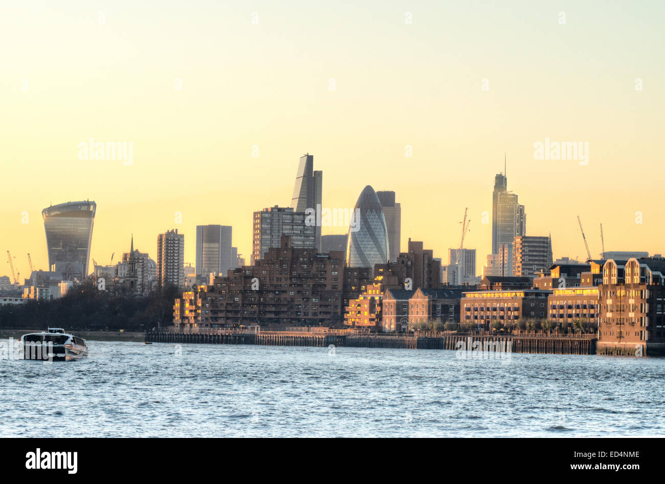 Ciudad de skyline londinense distrito financiero de Londres Foto de stock
