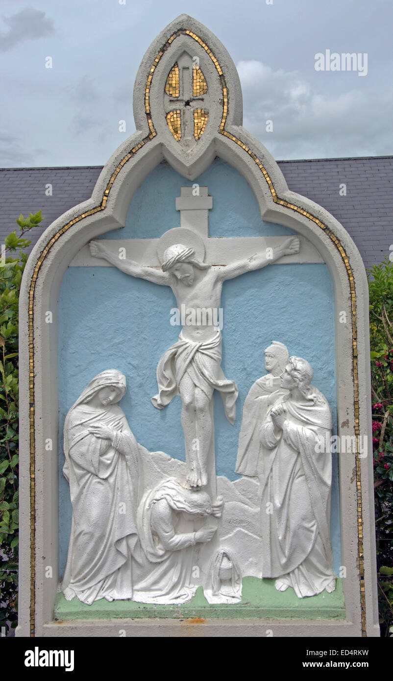 EIRE; MAYO; Knock; santuario; 12ª ESTACIÓN DE SOCORRO DE LA CRUZ (Jesús