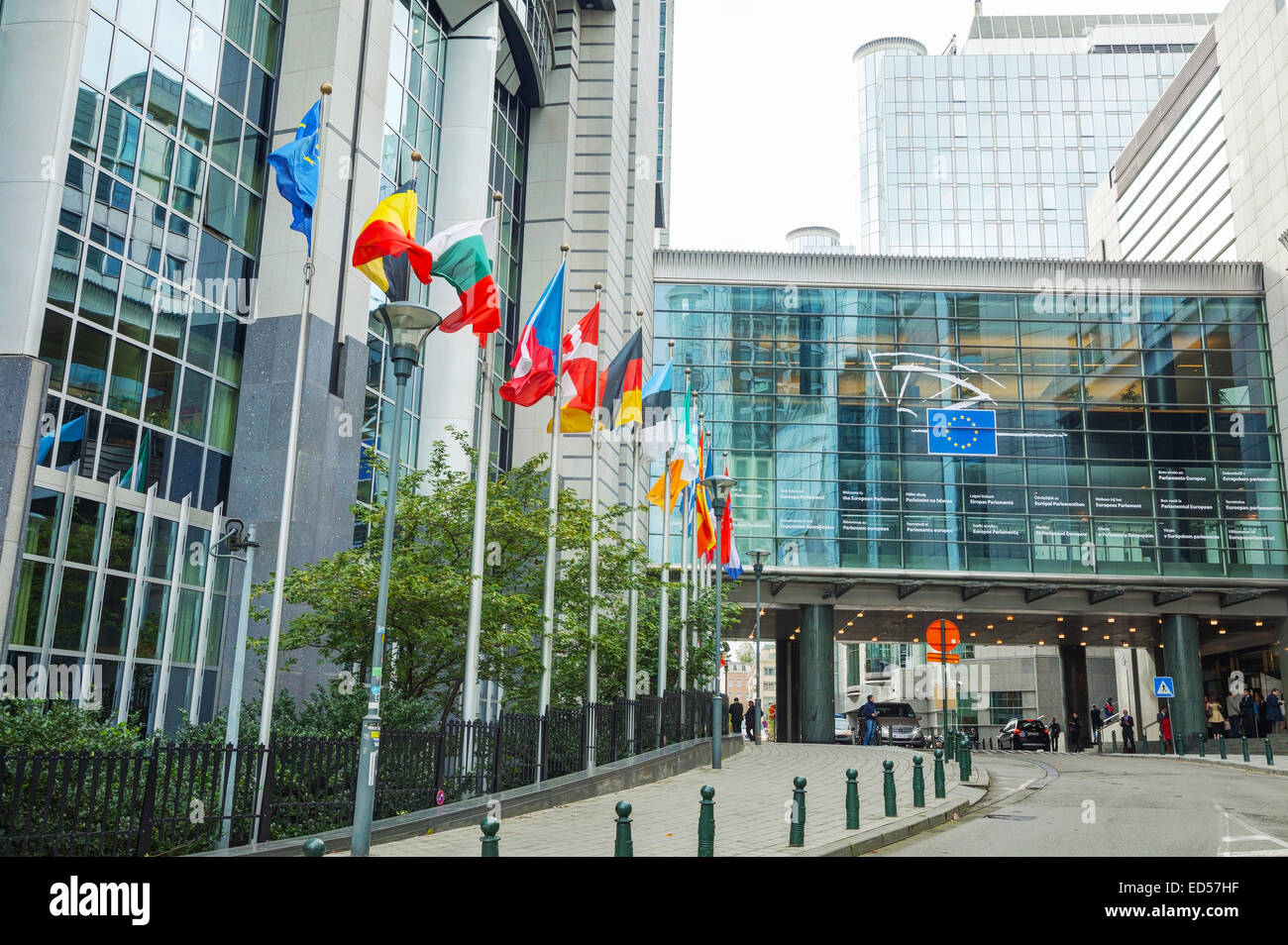 Bruselas - Octubre 7, 2014: el edificio del Parlamento Europeo, el 7 de octubre de 2014 en Bruselas, Bélgica. El Parlamento Europeo es el Foto de stock