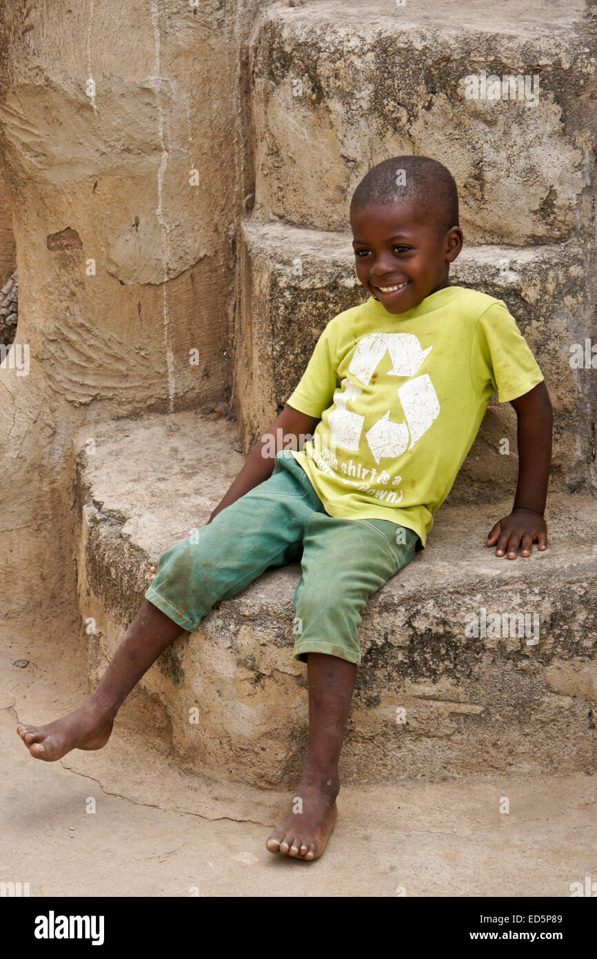 Joven de la tribu Talensi, Tongo, Ghana Foto de stock