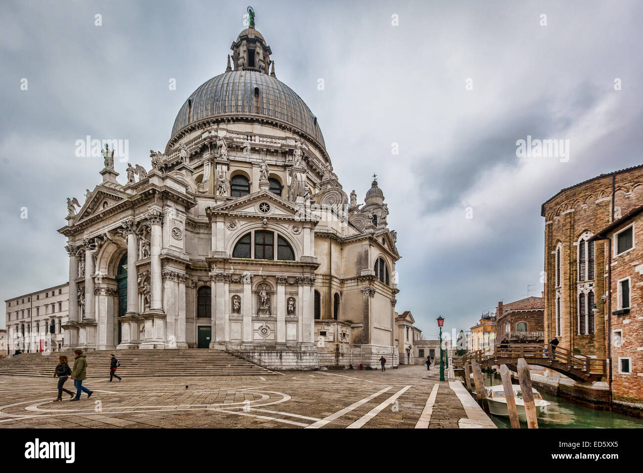 Venecia - la Basílica de Santa María de la Salud (Basilica di Santa Maria  della Salute), situado junto al Grand Canal - Italia Fotografía de stock -  Alamy