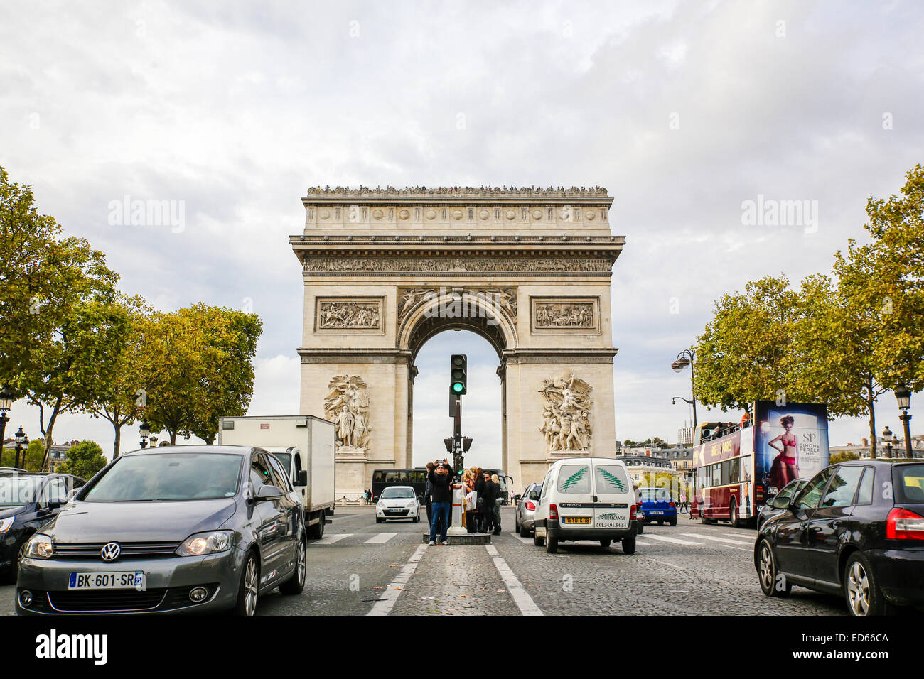 Paris Arco de Triunfo, Los Campos Elíseos Foto de stock