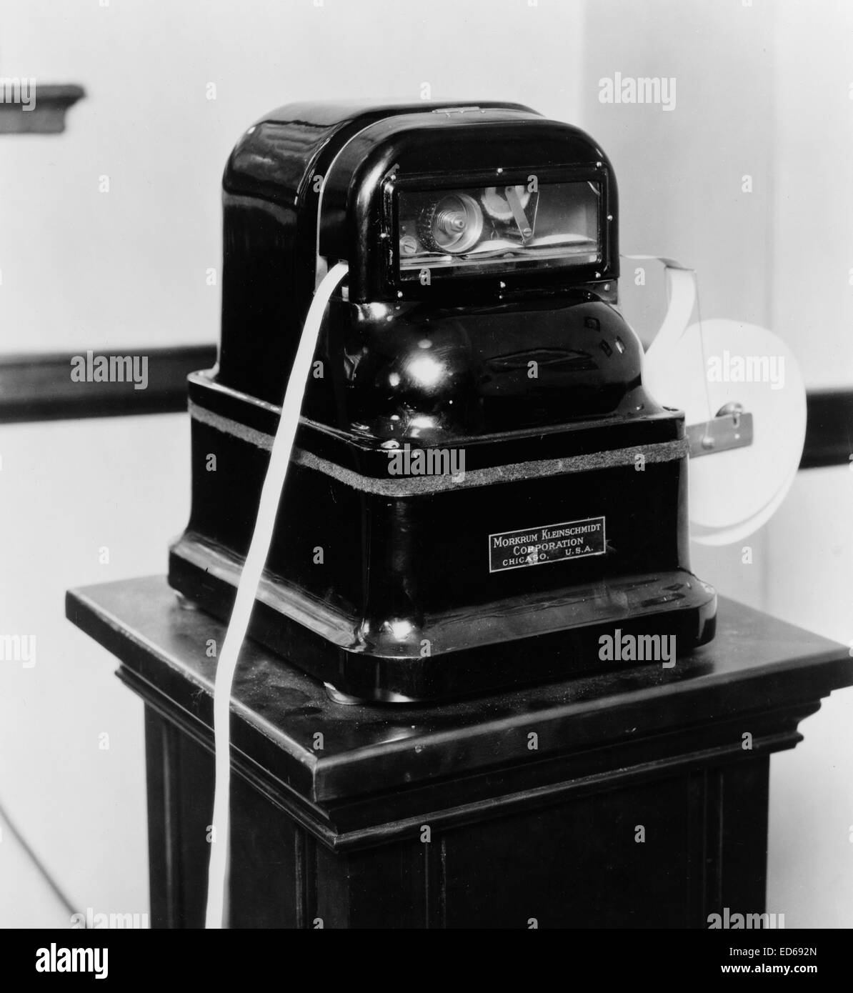 Ticker tape máquina fabricada por Morkrum Kleinschmidt Corporation, Chicago, EE.UU., 13 de abril de 1926 Foto de stock