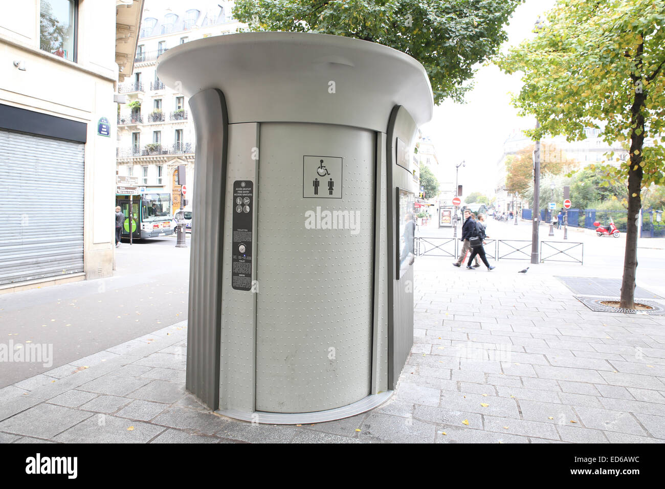 Public restroom paris fotografías e imágenes de alta resolución Alamy