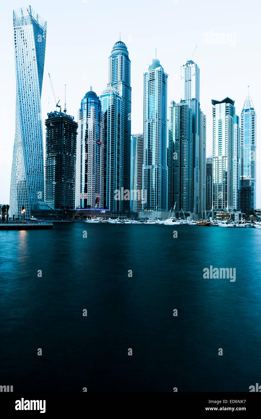 Vista del puerto deportivo de Dubai, EAU, procesamiento fotográfico especial Foto de stock