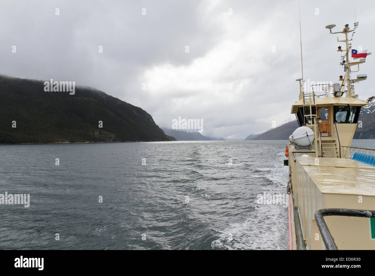 Navegando por el Canal de Beagle, en América del Sur en el camino desde Punta  Arenas a Puerto Williams Fotografía de stock - Alamy