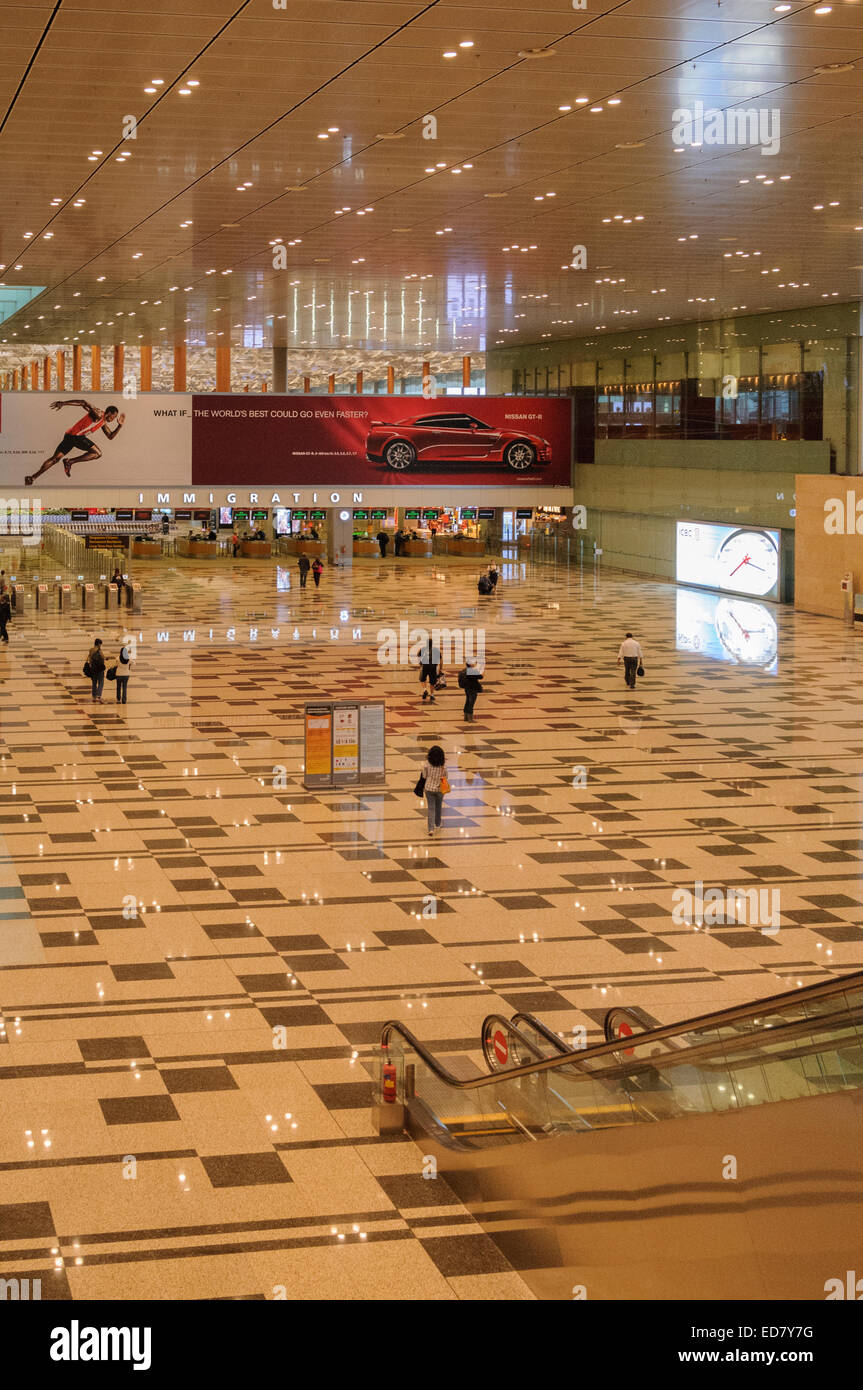 Llegada al aeropuerto internacional de Singapur Changi hall. Foto de stock