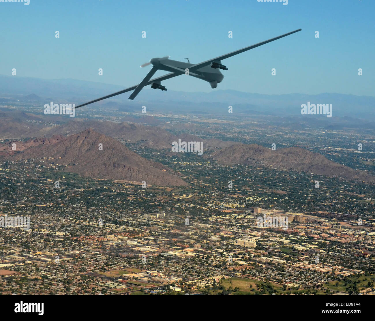 No Tripulado drone militar en patrulla de aire a aire Foto de stock