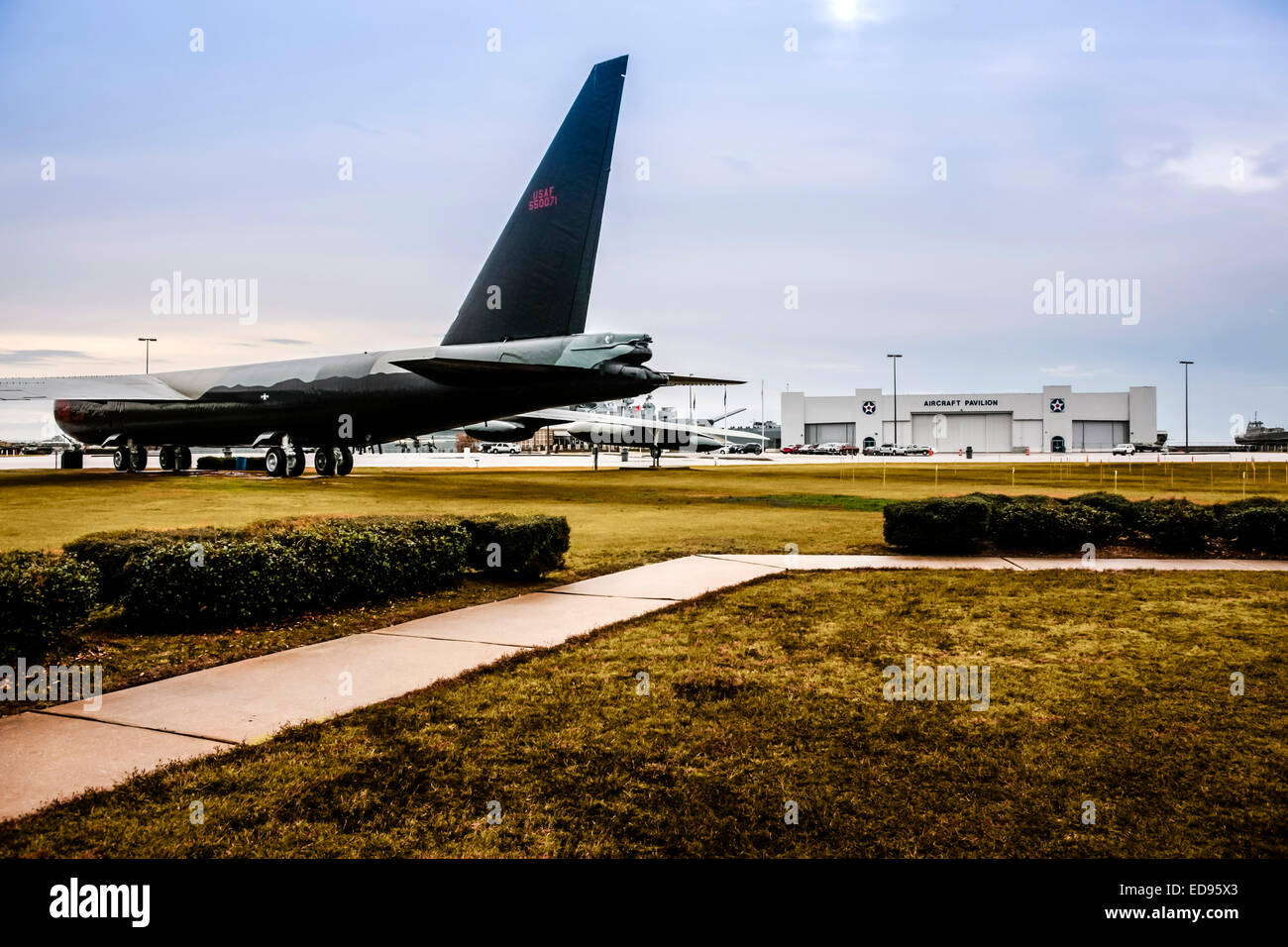 Stratofortress bombardero Boeing B52 del Comando Aéreo Estratégico norteamericano en la exhibición en el USS Alabama Memorial Park en el móvil Foto de stock