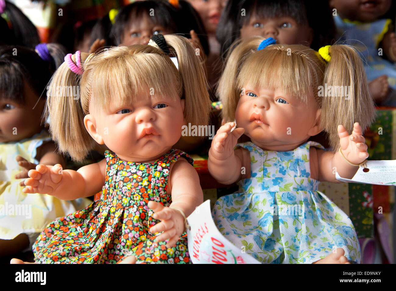 Imagenes de muñecas feas on sale
