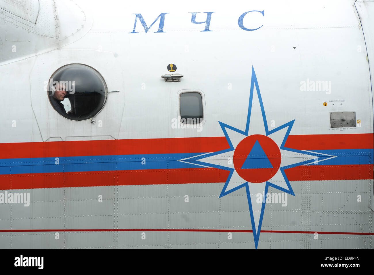 Pangkalan Bun, Indonesia. El 3 de enero de 2015. Aviones rusos BERIEV  BE-200 es visto en una base aérea en Pangkalan Bun, Kalimantan Central,  Indonesia, 3 de enero, 2015. Un alto oficial