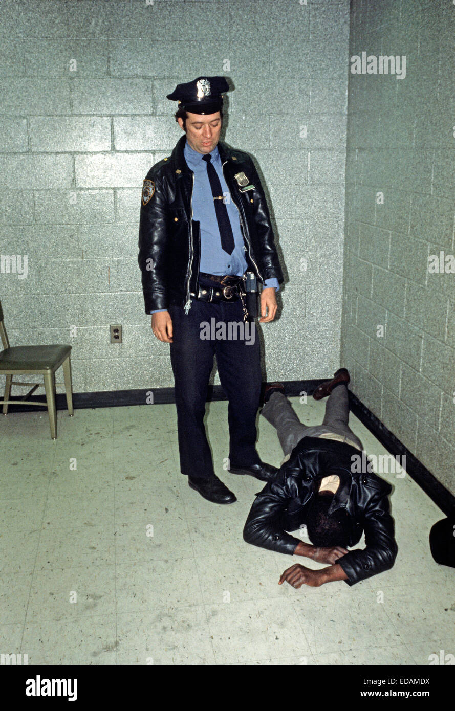 New york police 1970s fotografías e imágenes de alta resolución - Alamy