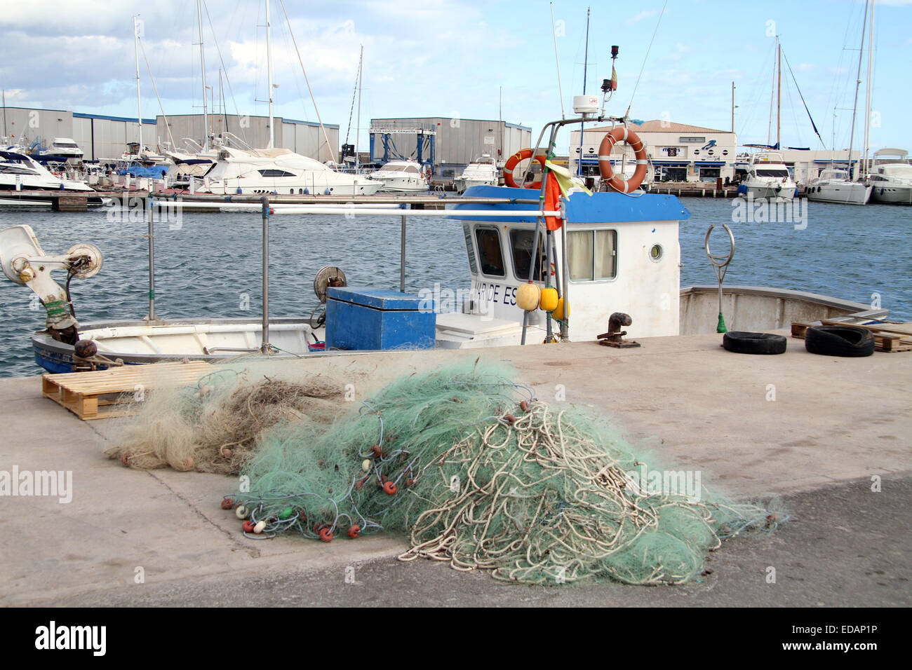 Redes de Pesca pequeña industria pesquera Fotografía de stock - Alamy