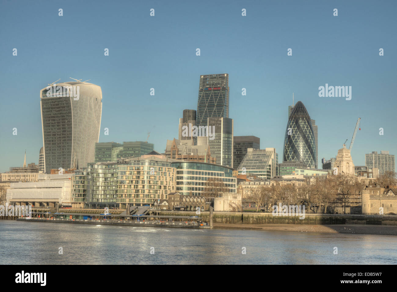 Ciudad de skyline londinense distrito financiero de Londres Foto de stock