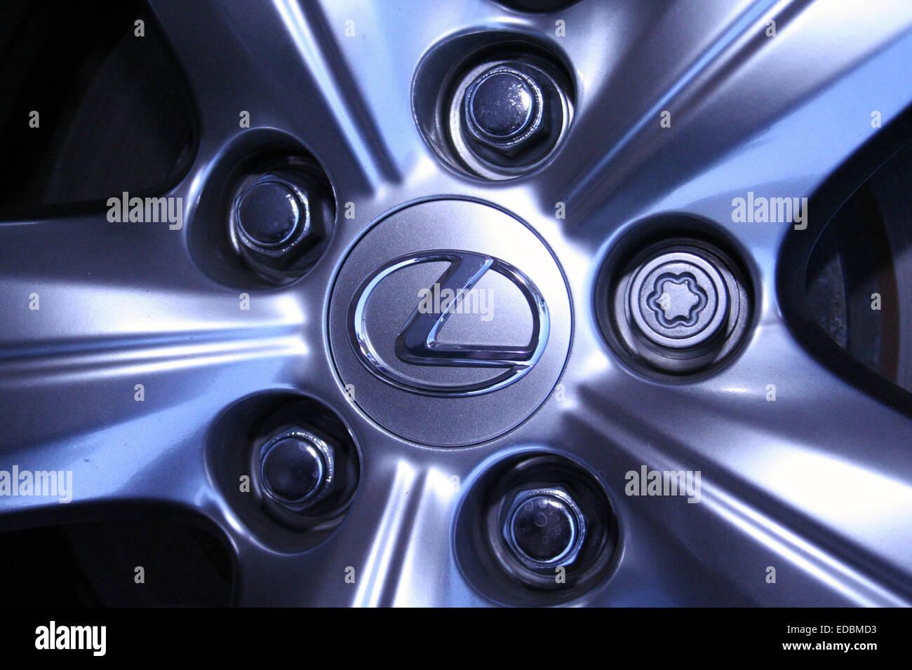 Imagen ilustrativa de una rueda del coche Lexus Foto de stock
