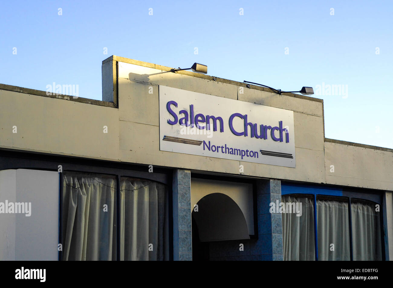 Salem iglesia cristiana Fotografía de stock - Alamy Salem iglesia cristiana Fotografía de stock - Alamy