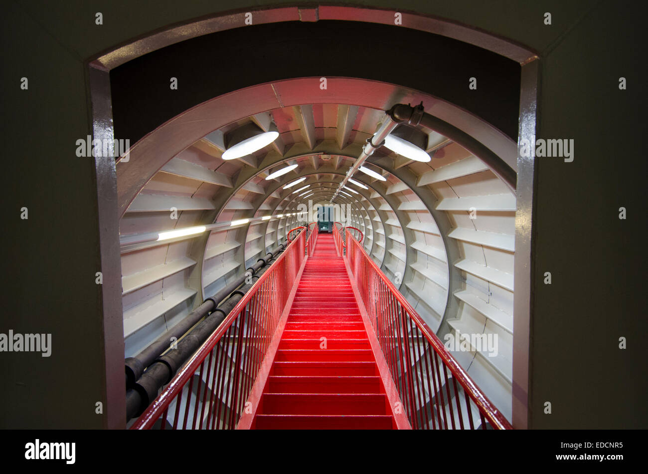 Iluminación de escaleras fotografías e imágenes de alta resolución - Alamy