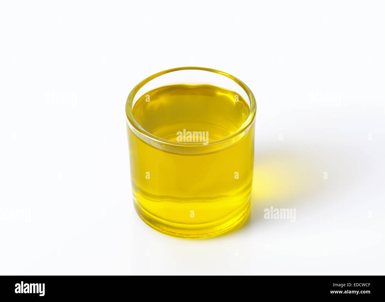 Vaso de aceite de oliva virgen extra Fotografía de stock - Alamy