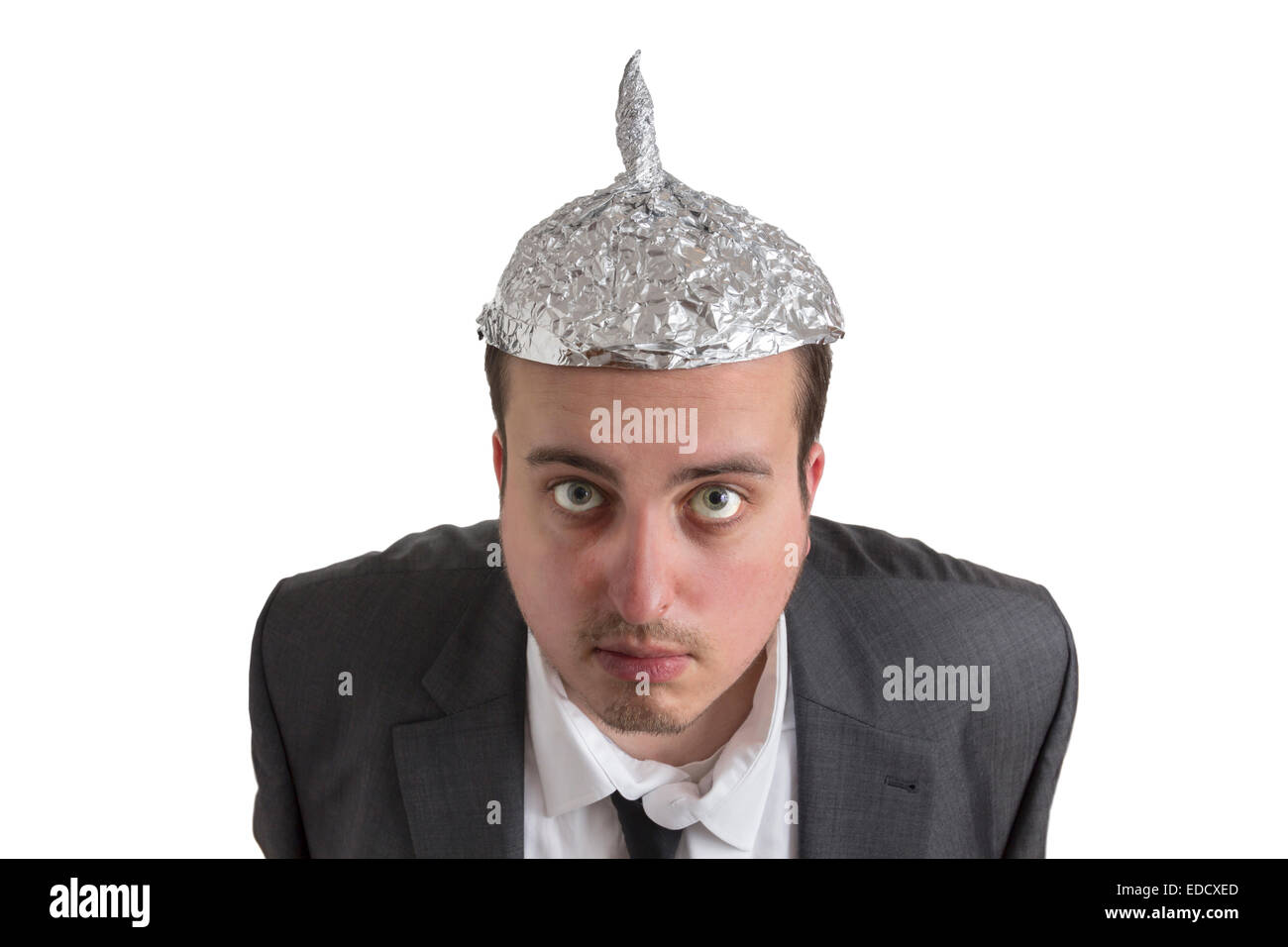 Desesperado buscando conspiración creyente en traje con cabeza de aluminio  aislado sobre fondo blanco Fotografía de stock - Alamy