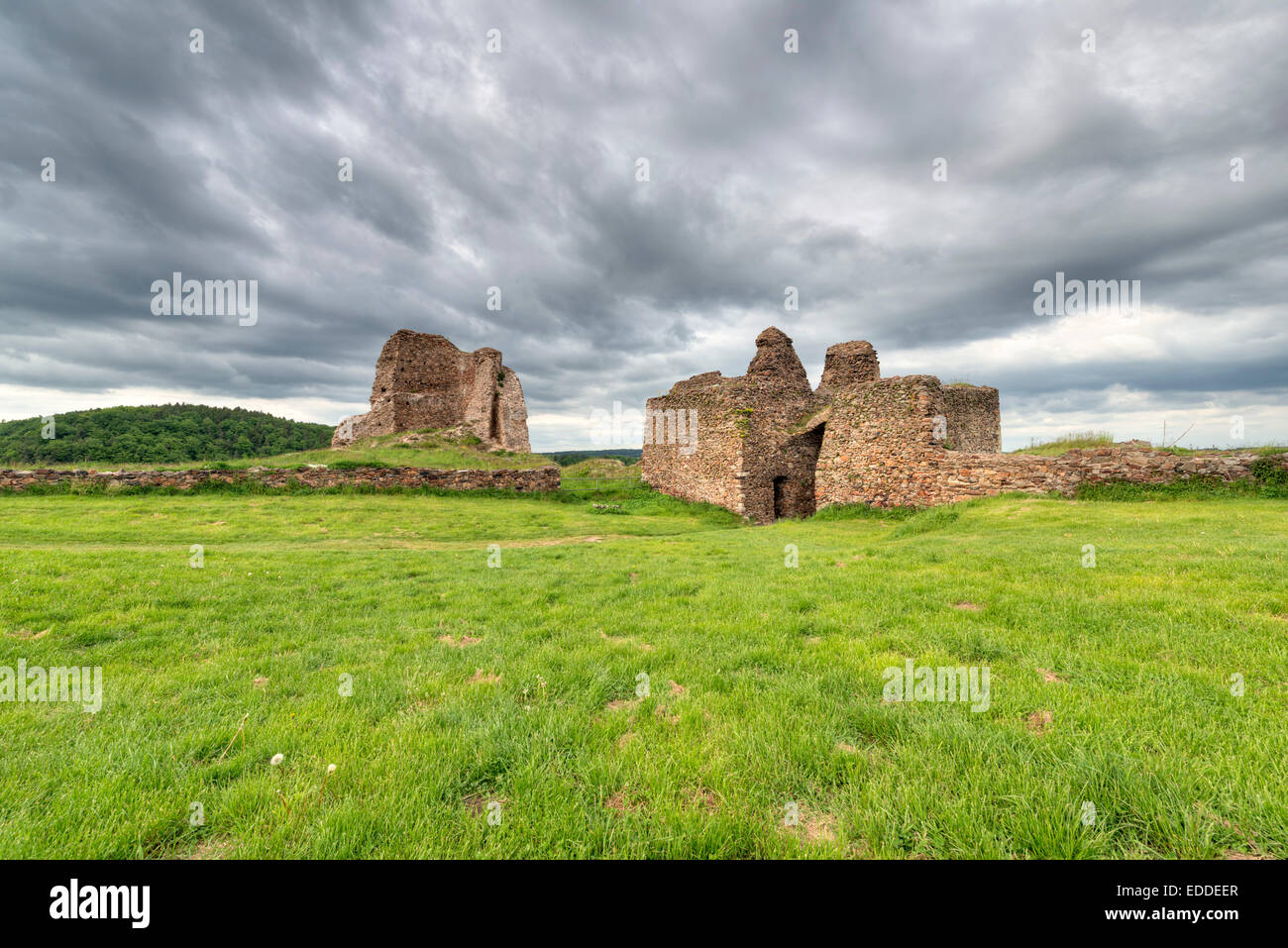 Las ruinas del castillo o castillo Lichnice Lichtenburk, Iron Mountain, Třemošnice, Región Pardubice, República Checa Foto de stock