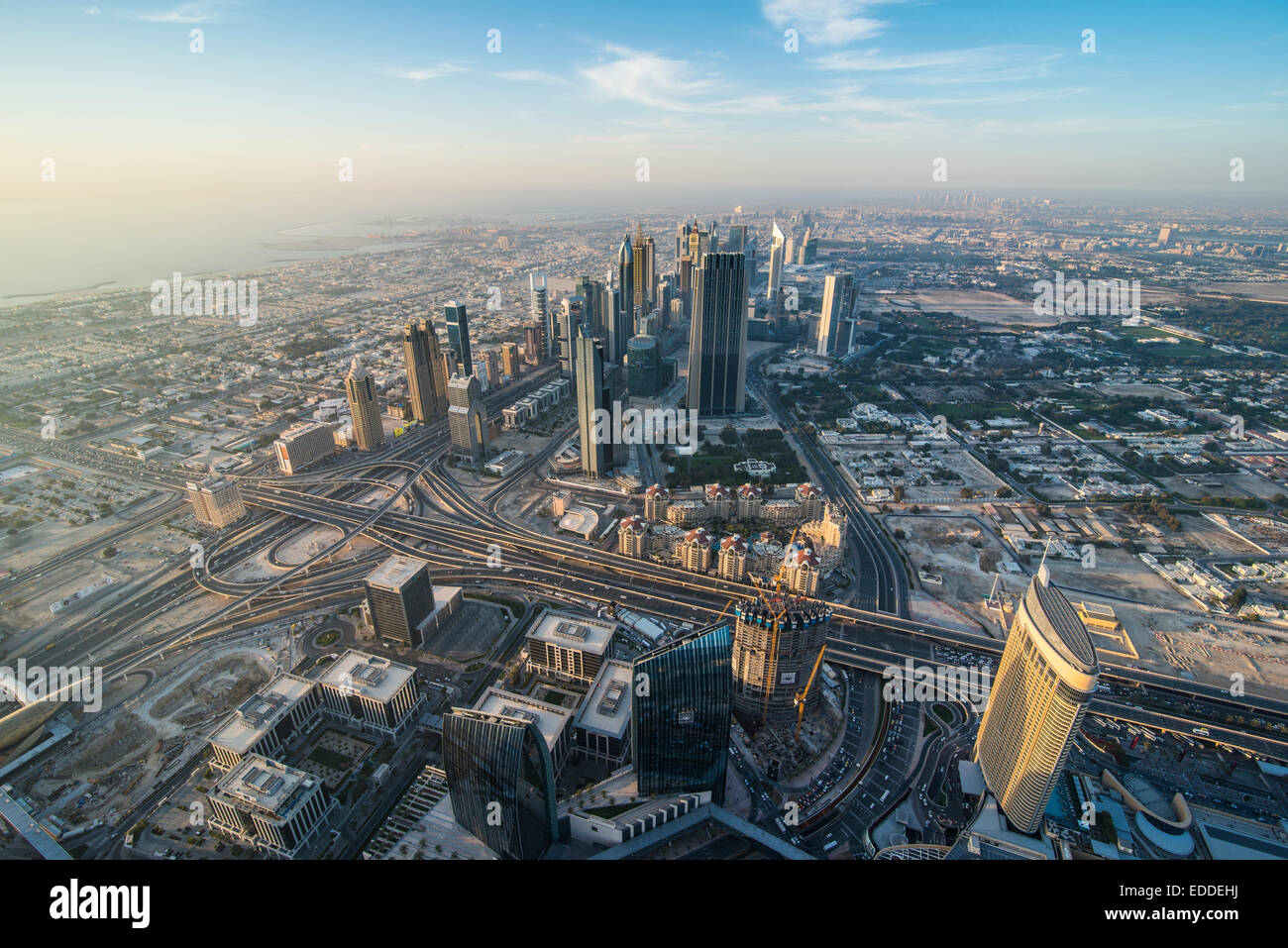 Vista desde el Burj Khalifa, Dubai, Emirato de Dubai, Emiratos Árabes Unidos. Foto de stock