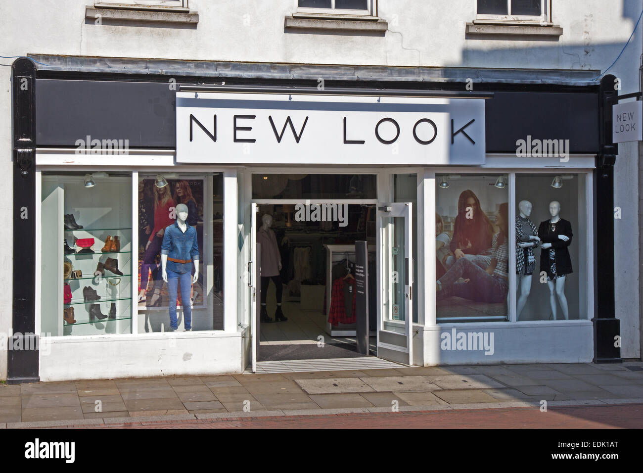 Nuevo look tienda de ropa, Huntingdon Foto de stock
